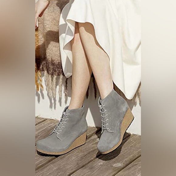 Papillio Shoes - Birkenstock Papillio Edith Wedge Boots in Light Grey. Size 37 or US 6-6.5